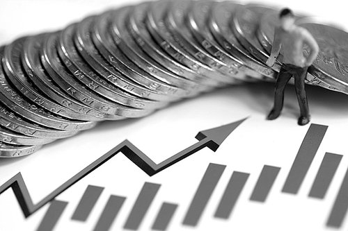 英镑兑美元走势震荡，英国央行降息预期压制上行